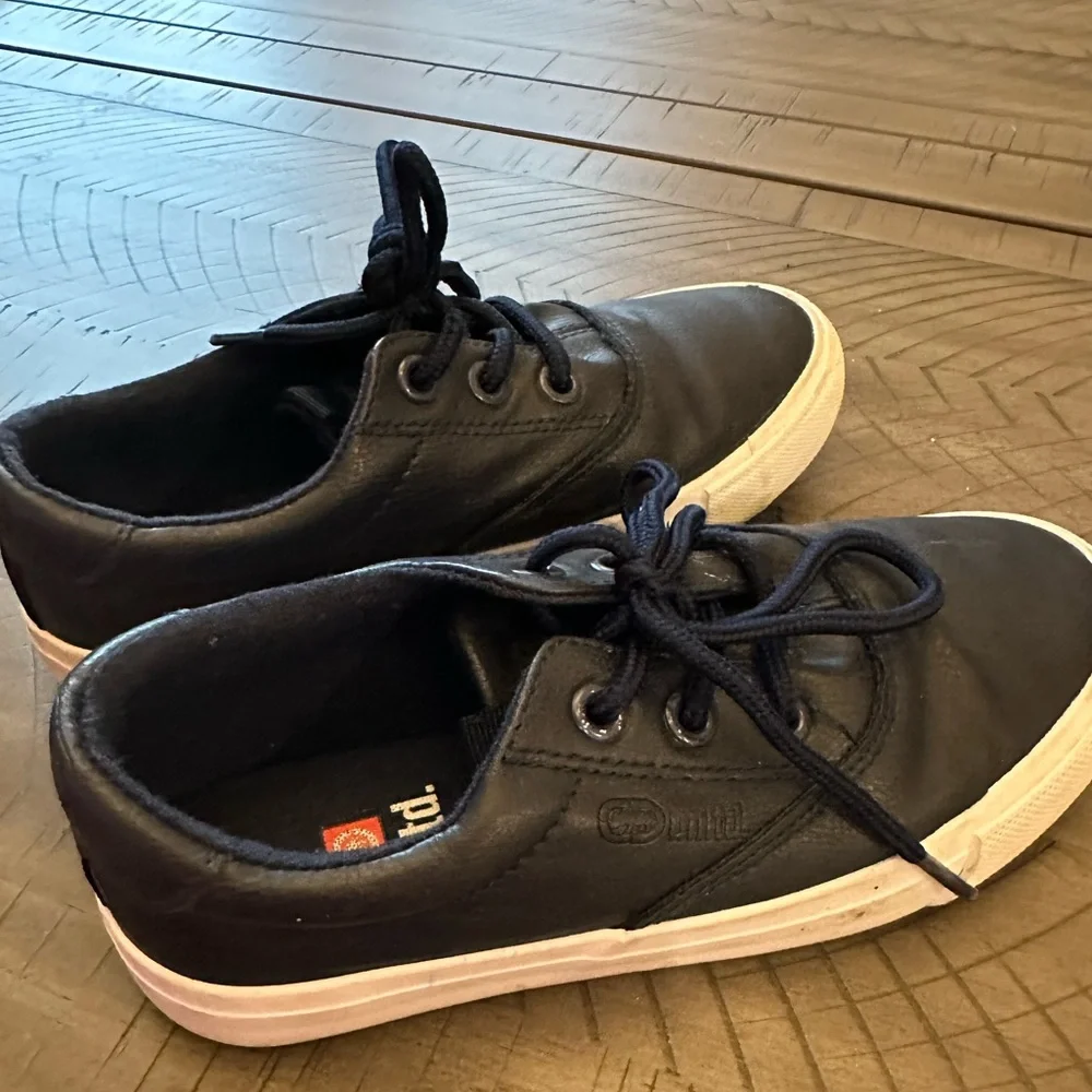 Ecko Unltd sneakers Youth 13 Navy blue  and white Dressy flats